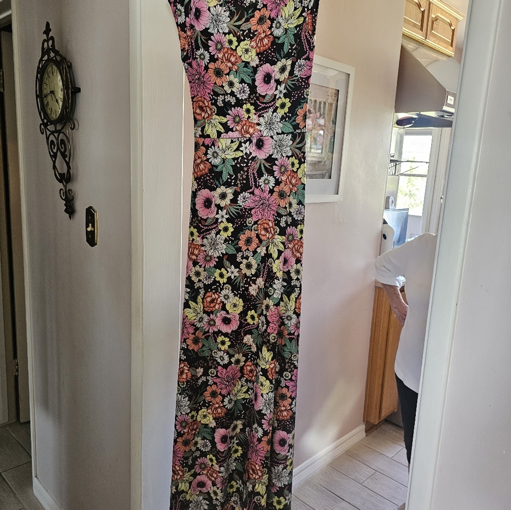 DRESS